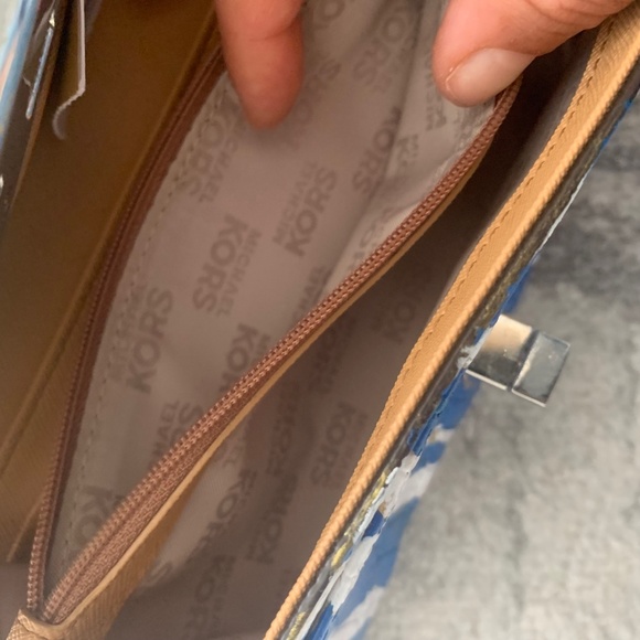 Hand painted Michael Kors WALLET (PAINTED BY OWNER NOT Painted by MICHAEL KORS!! - Picture 10 of 10